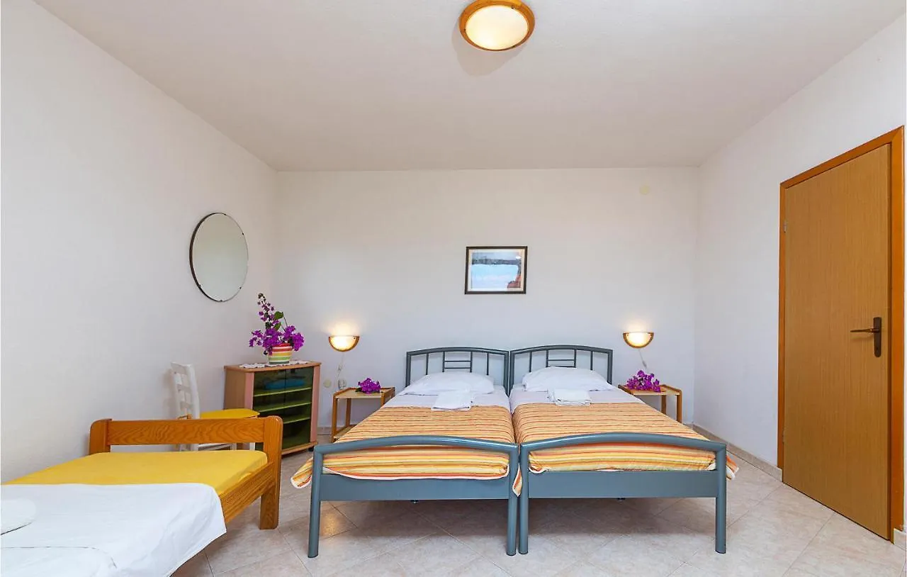 Amazing Apartment In Vrsar With Kitchen